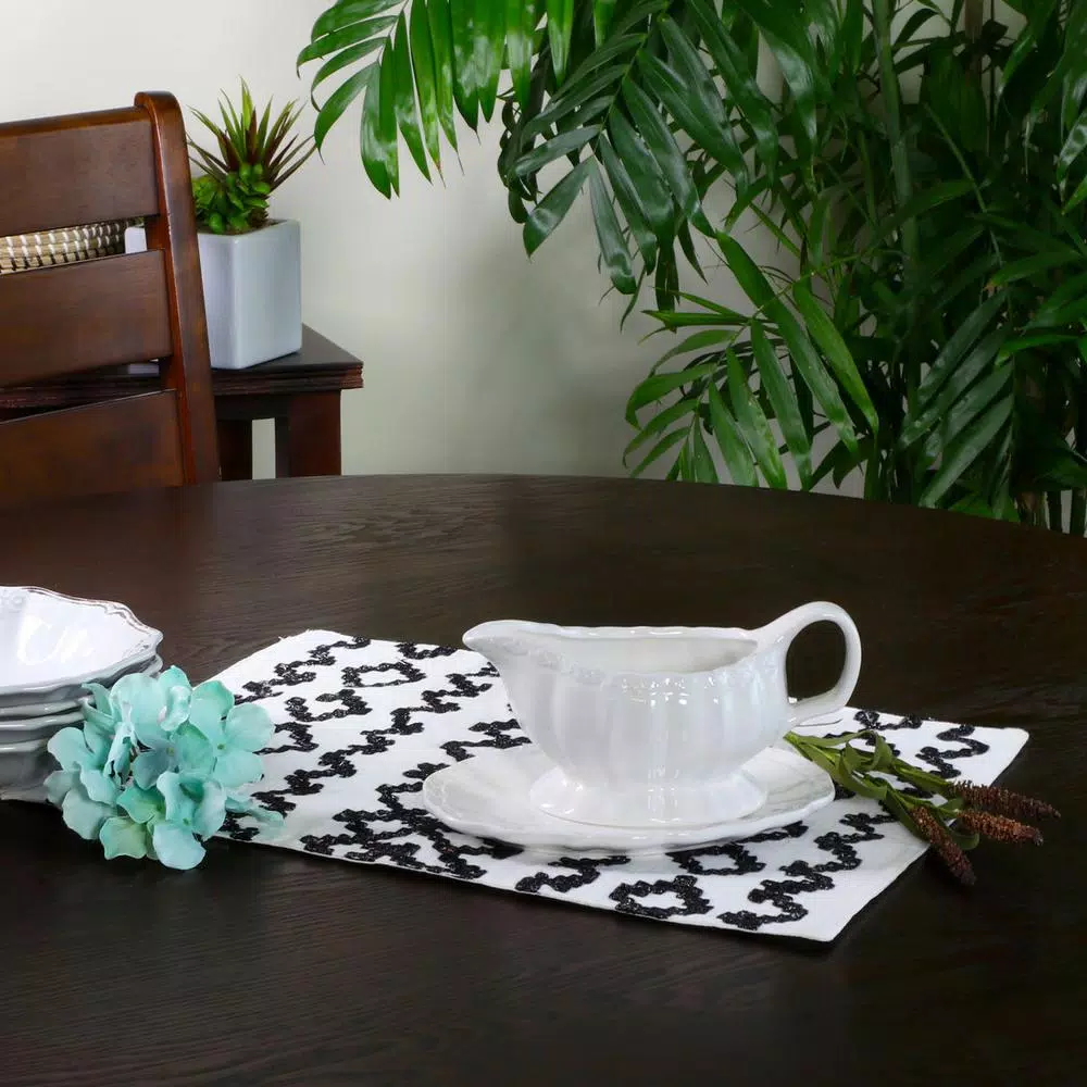 Brand new ✔️ Gibson Home Caf Posh 15 Oz.White Color Gravy Boat With Saucer 🔔 4 Brand new ✔️ Gibson Home Caf Posh 15 Oz.White Color Gravy Boat With Saucer 🔔 - Image 3